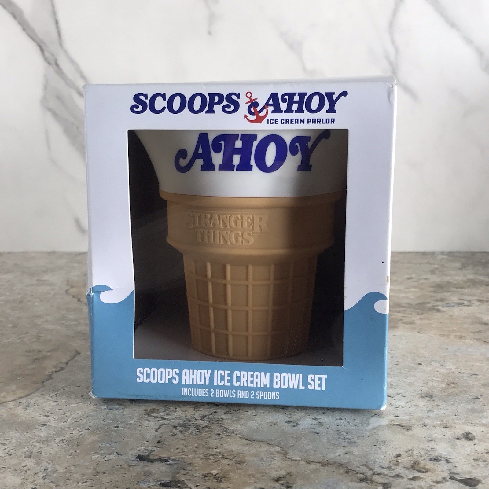 STRANGER THINGS SCOOPS AHOY ICE CREAM PARLOR BOWL SPOON SET – NEW IN BOX
