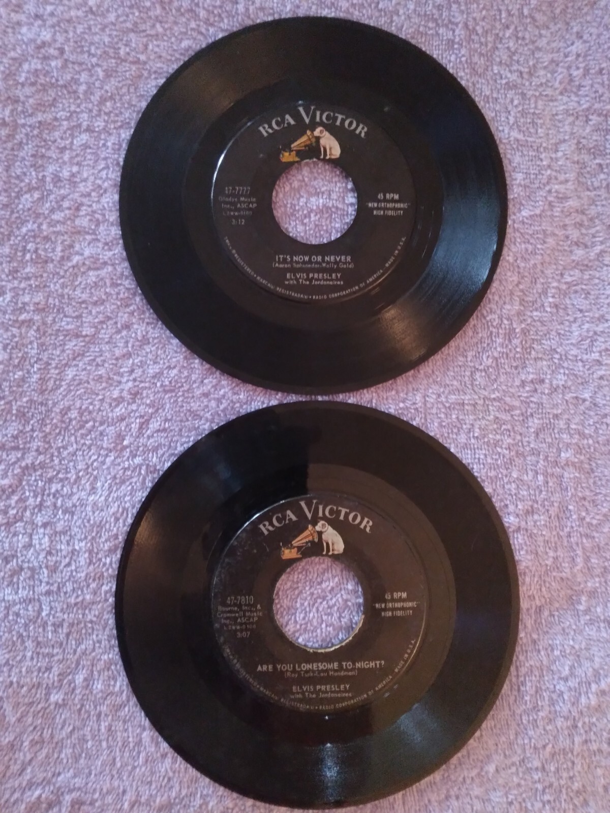 ELVIS PRESLEY ITS NOW OR NEVER& ARE YOU LONESOME TONIGHT 45s 1960 ORIGINALS LT 2