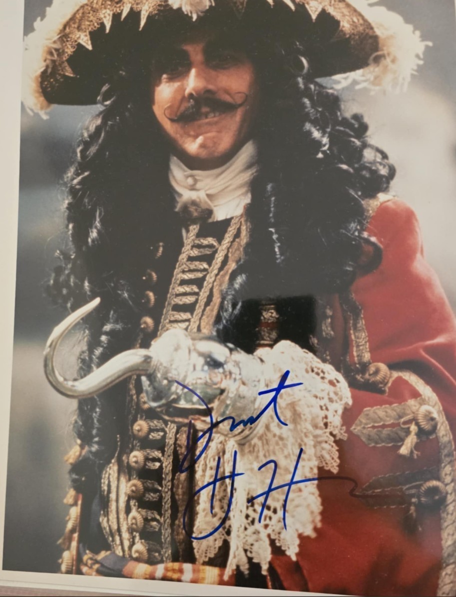 Dustin Hoffman Signed Autographed 8×10 Hook Photo