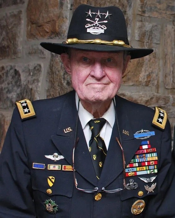 Vietnam War U.Sarmy Lt General Hal Moore La Drang Valley 8×10 Picture Celebrity