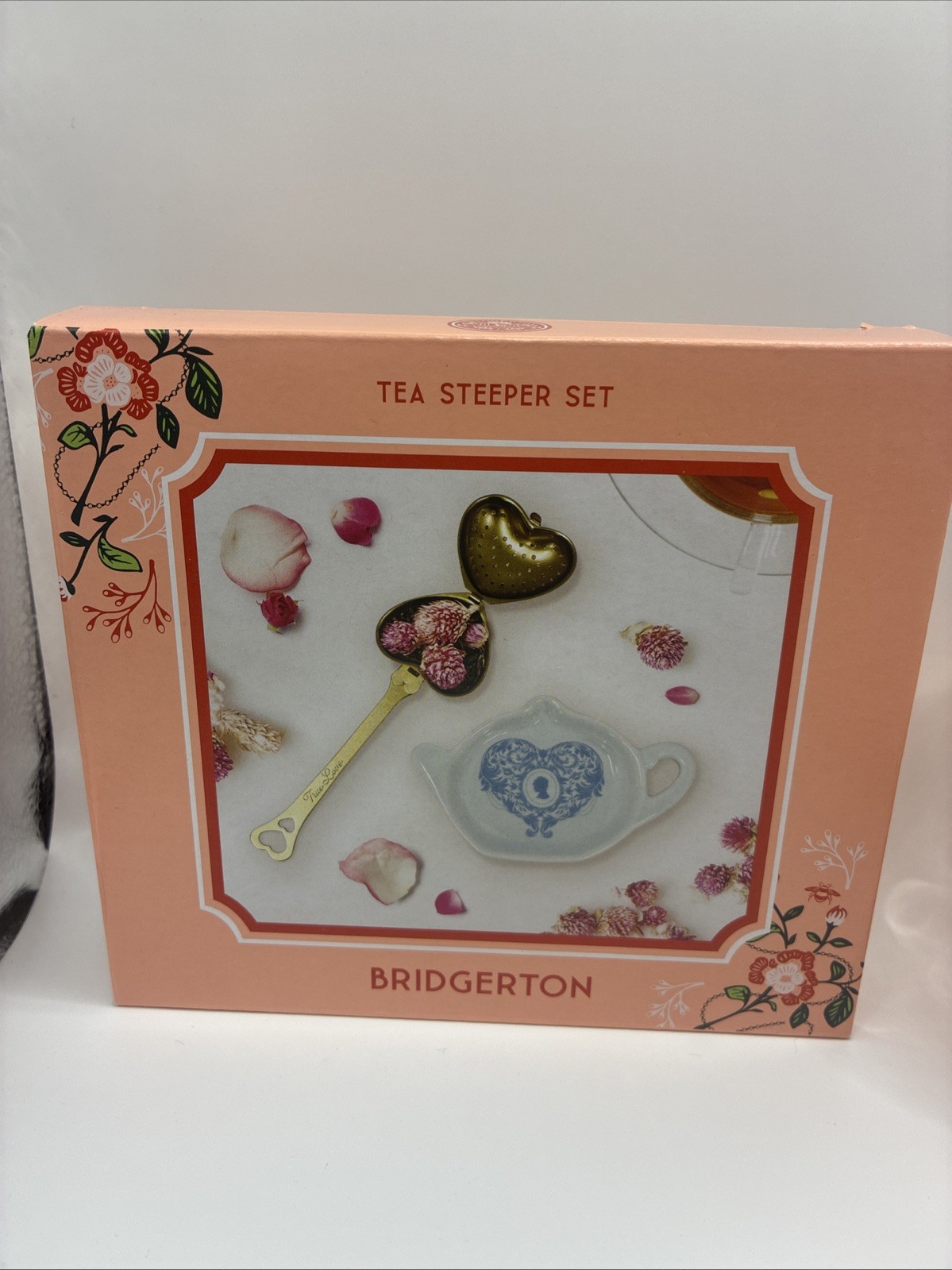 Netflix Bridgerton Lot – Mug, Candle Holder, Plate, Tea Steeper Set, Bath Salts