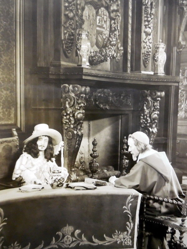 DOUGLAS FAIRBANKS Movie Film 8 x 10 Publicity PHOTO The IRON MASK 1929 ak1389