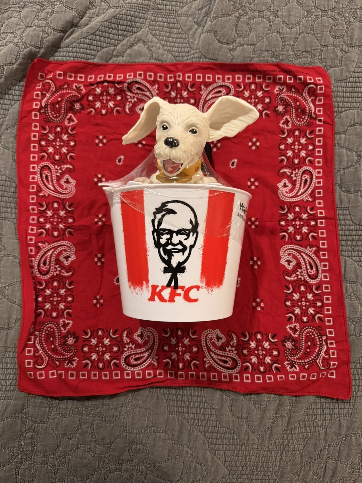 KFC Krypto Supergirl Collectible Popcorn Bucket + 4 Unopened Clip Figurines