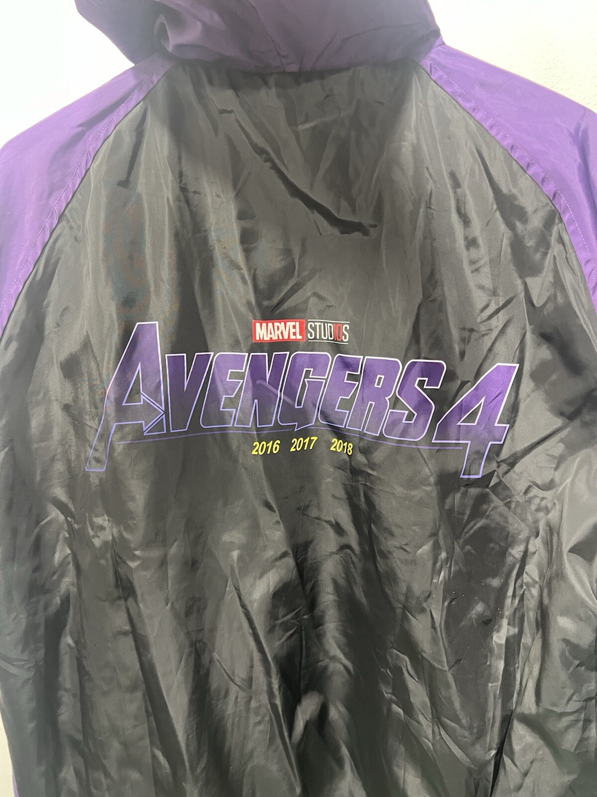 Avengers Infinity War Jacket Mens Medium Reversible Marvel Studios Cast & Crew