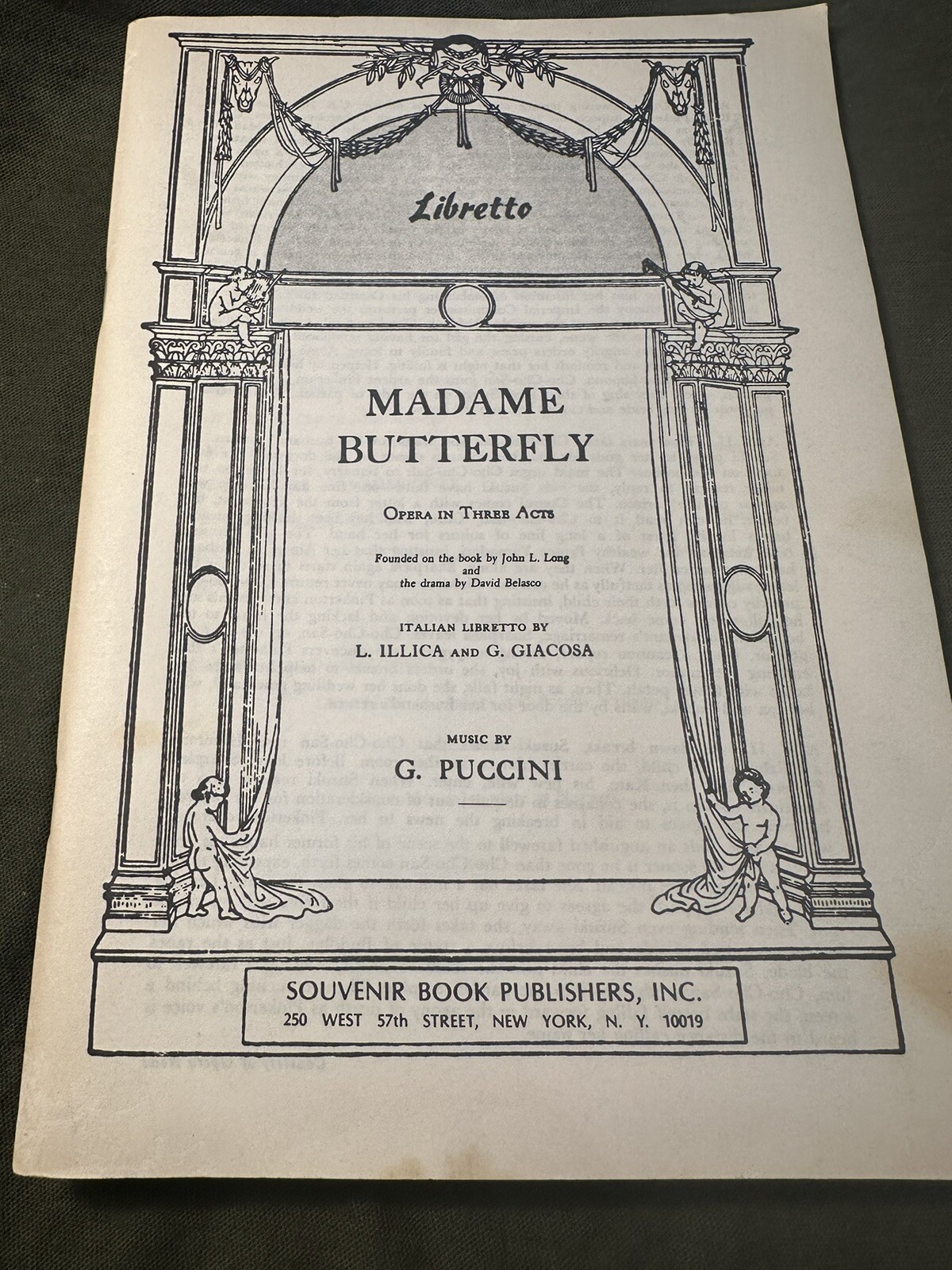 Madam Butterfly – Libretto G. Puccini Playbook. Souvenir Book Publishers, Inc.