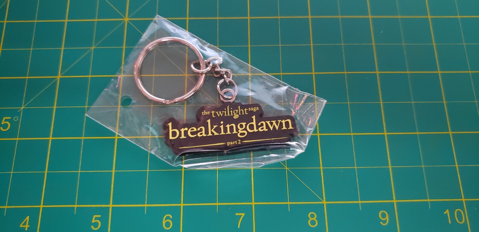 Twilight Breaking Dawn Part 2 (2012) Promotional SWAG Keychain (B1)
