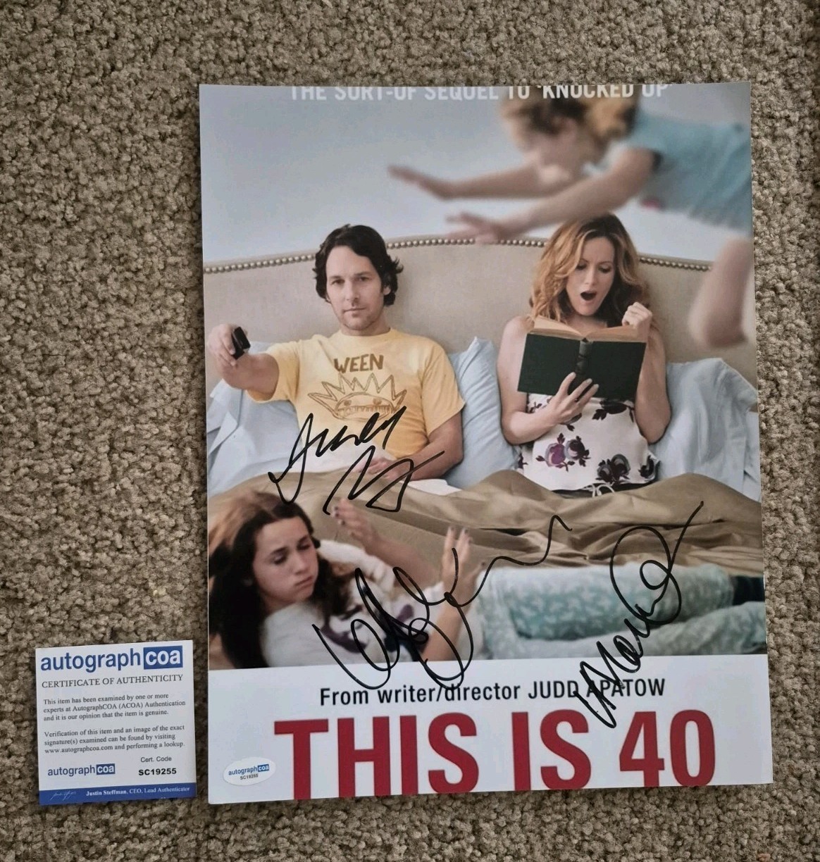 Leslie Mann, Judd Apatow, Maude Apatow Signed 11×14 ACOA This Is 40 Knocked Up