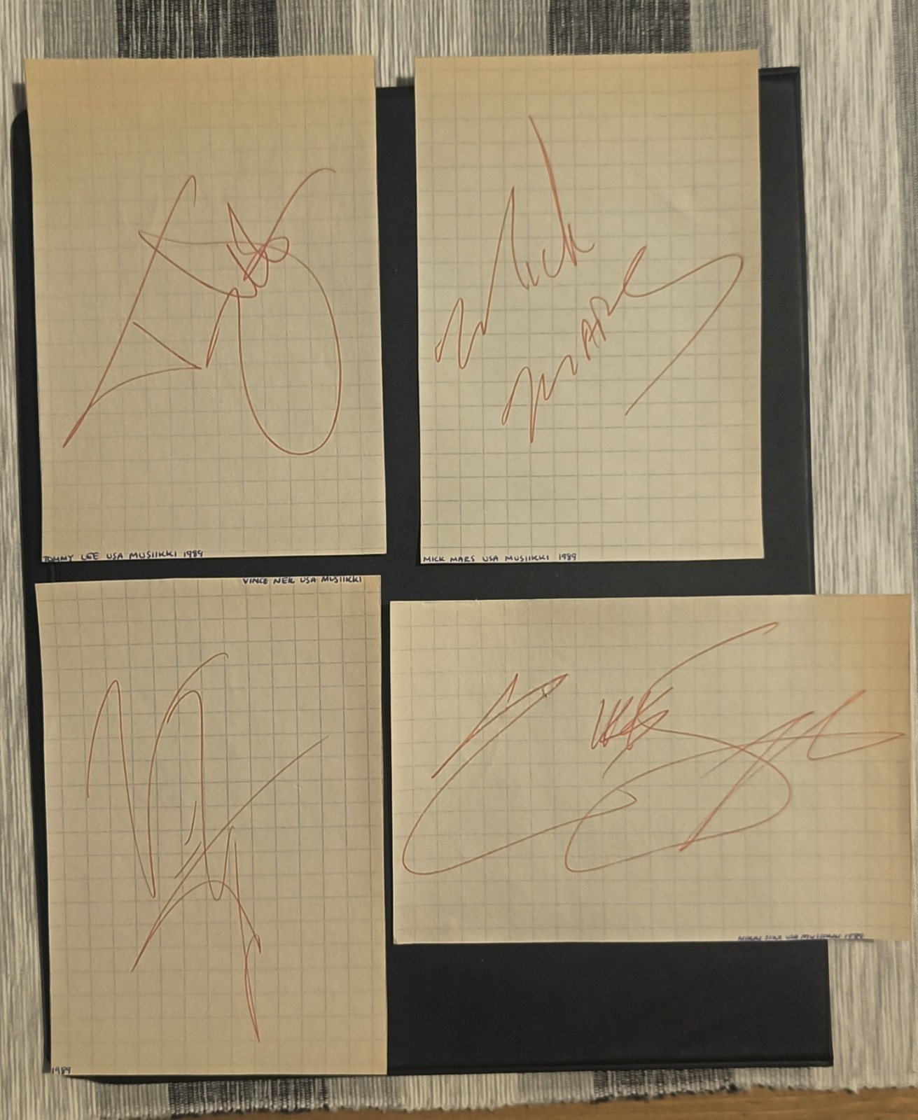 Mötley Crue signed Vince Neal,Mick Mars,Nikki Sixx,Tommy Lee-autographs on paper