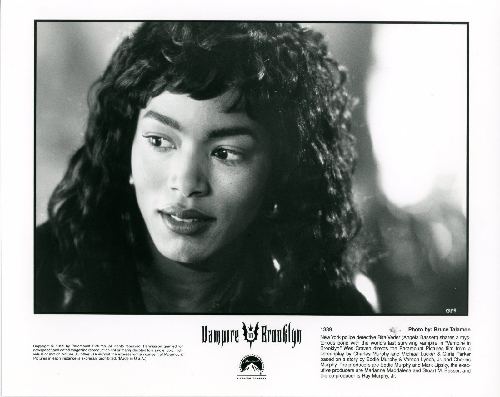 Vampire in Brooklyn (1995) 8×10 black & white movie photo #1389
