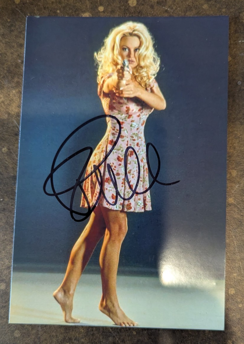 Pamela Anderson Signed 4×6 Photograph – Icon of 90s Pop Culture & Television