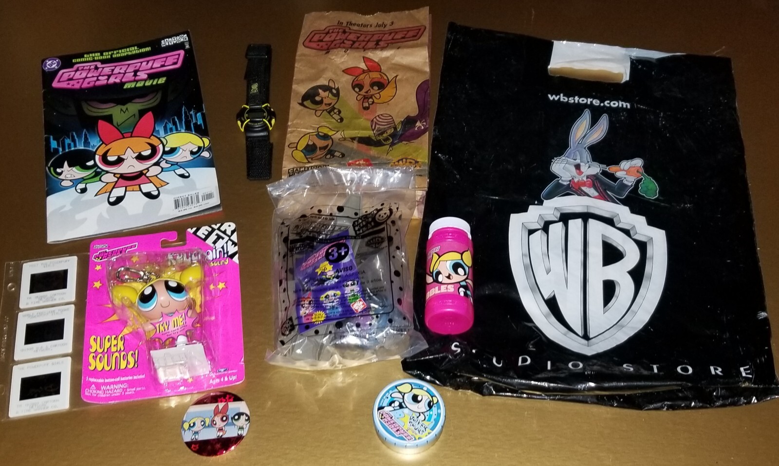 POWERPUFF GIRLS PREMIRE VIP GIFT BAG TOYS, DECALS,BUBBLE BOTTLE, COMIC, SLIDES +