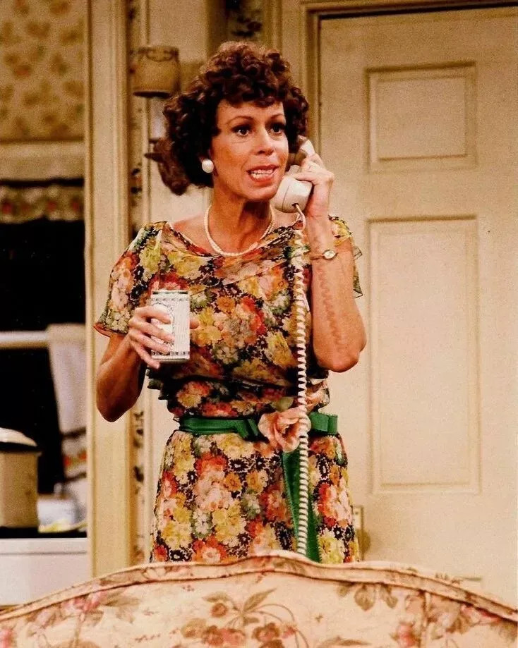 Carol Burnett Talking on the Phone in a Colorful Dress 4×6 PHOTO PRINT