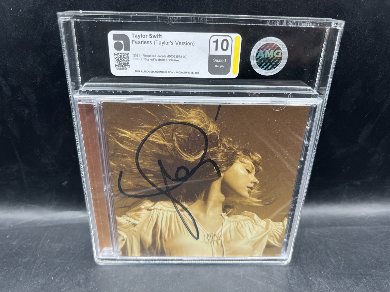 Taylor Swift Signed Autograph Fearless TV CD Album AMG Graded 10 MINT NEW SEALED