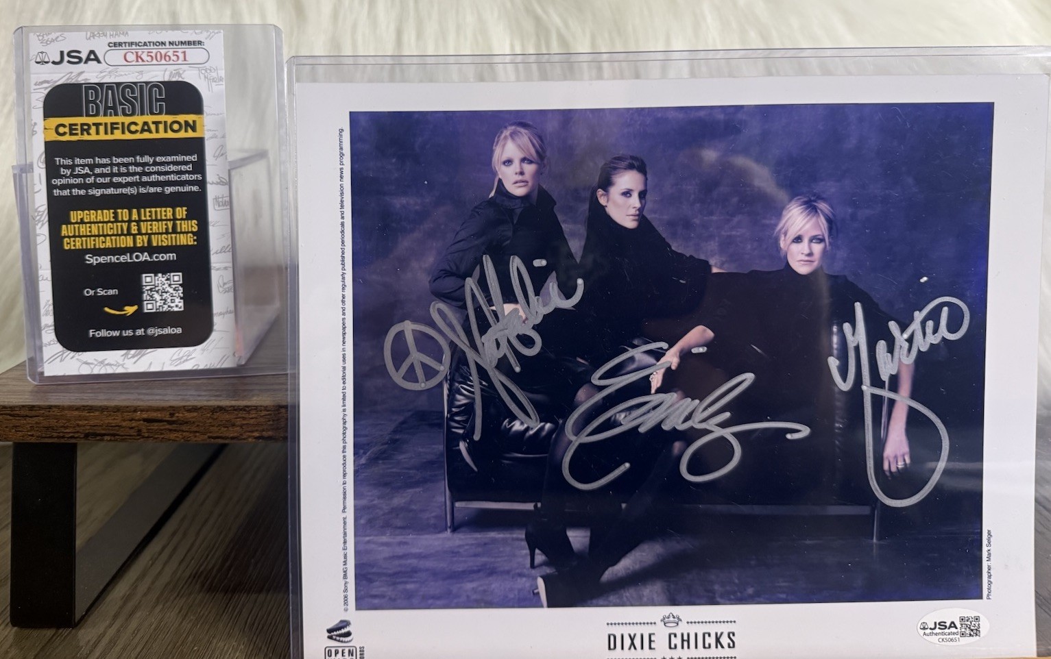 THE DIXIE CHICKS BAND SIGNED 8 x 10 PHOTO with JSA