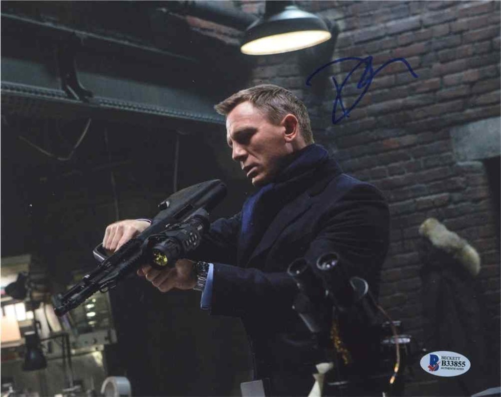 Daniel Craig James Bond Autographed Signed 8×10 Photo Beckett BAS COA