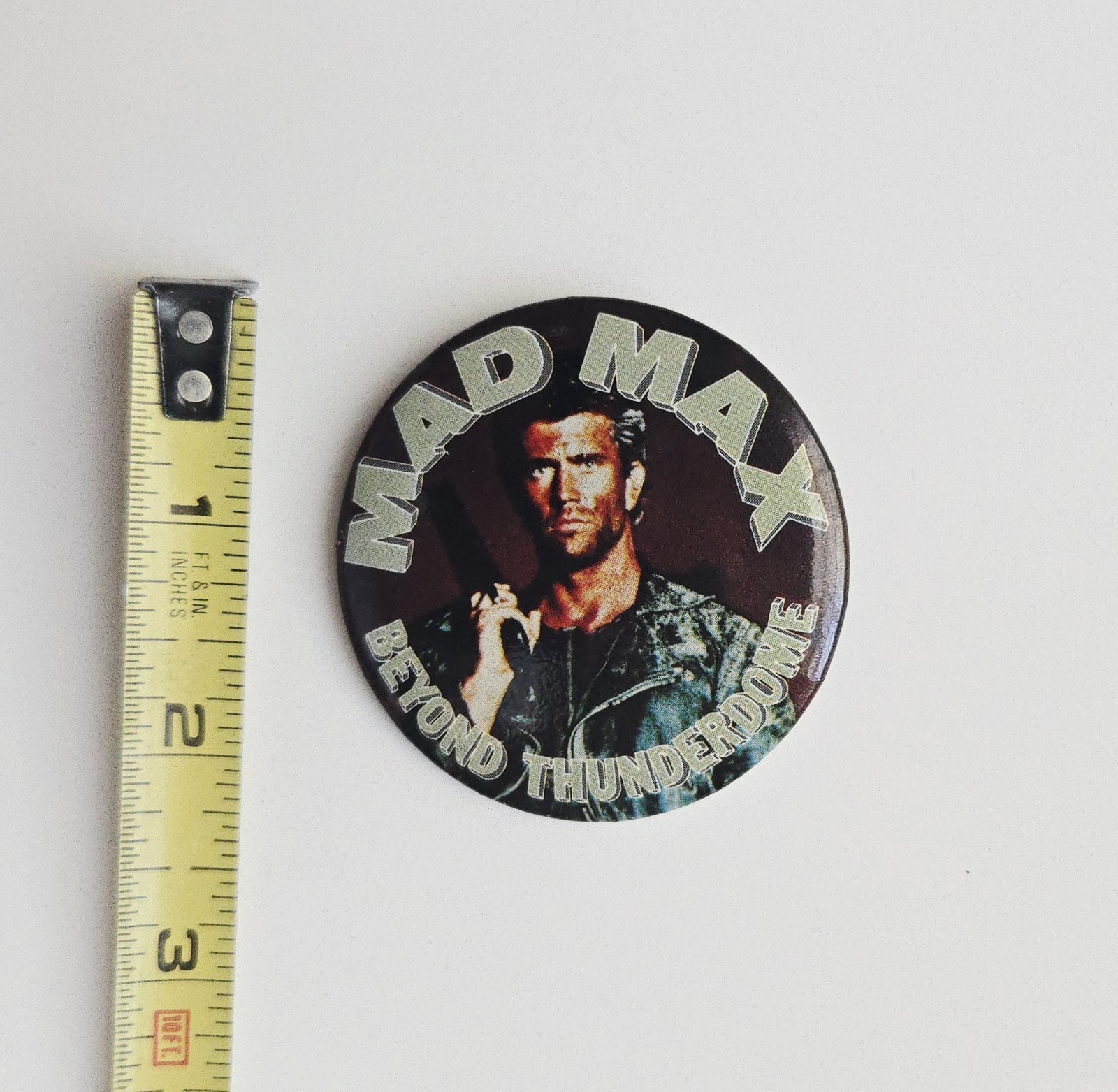 VINTAGE 1985 MAD MAX BEYOND THUNDERDOME MOVIE PROMO BUTTON MEL GIBSON FILM PIN