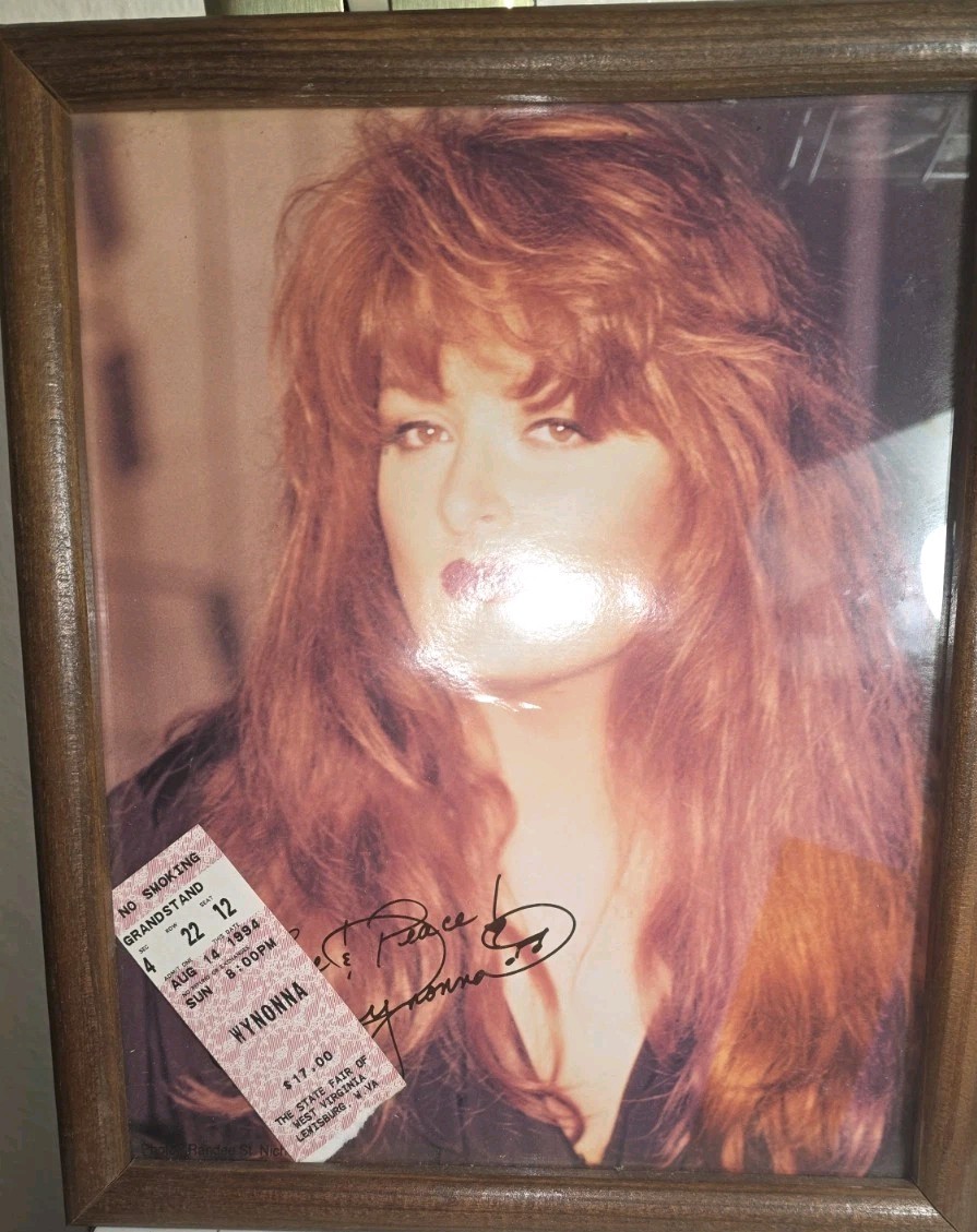 WYNONNA JUDD autograph glossy photo Judds With Concert Ticket