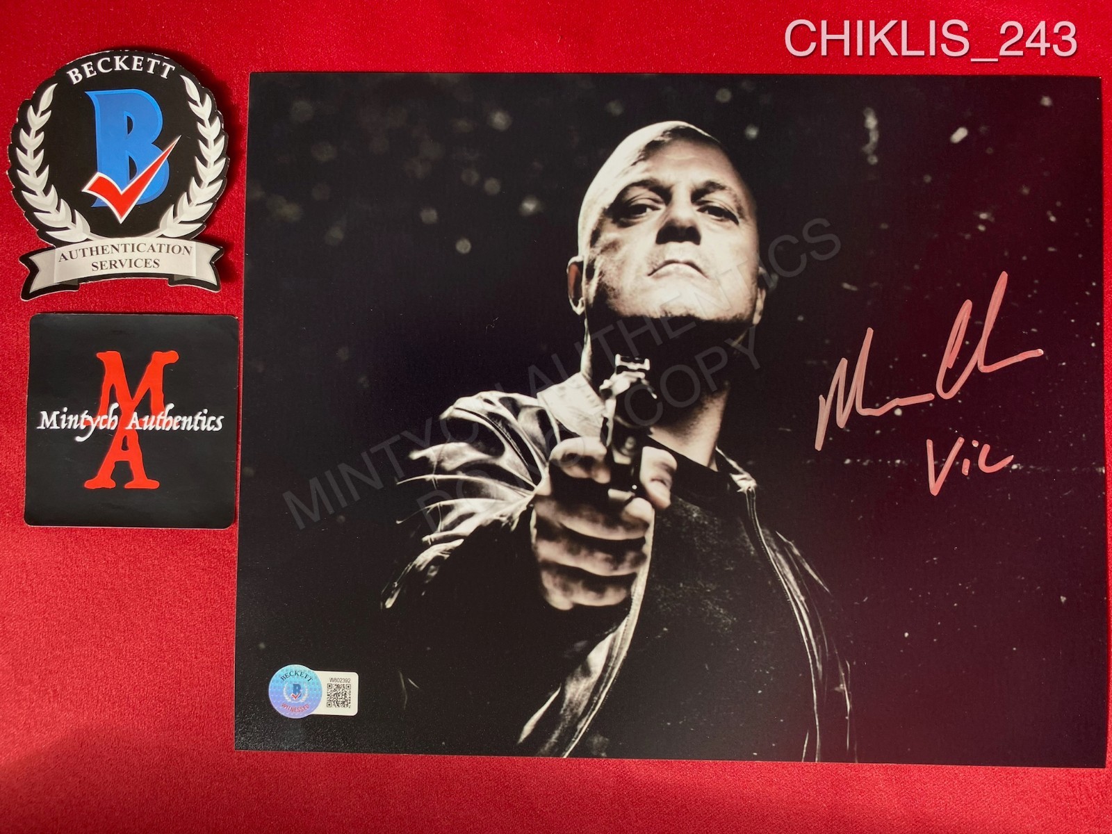 Michael Chiklis autographed signed 8×10 photo The Shield Vic Beckett COA
