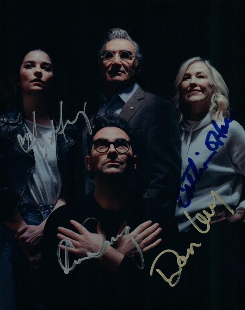 Catherine O’Hara Levy Murphy Levy signed 8×10 Photo Picture autographed and COA