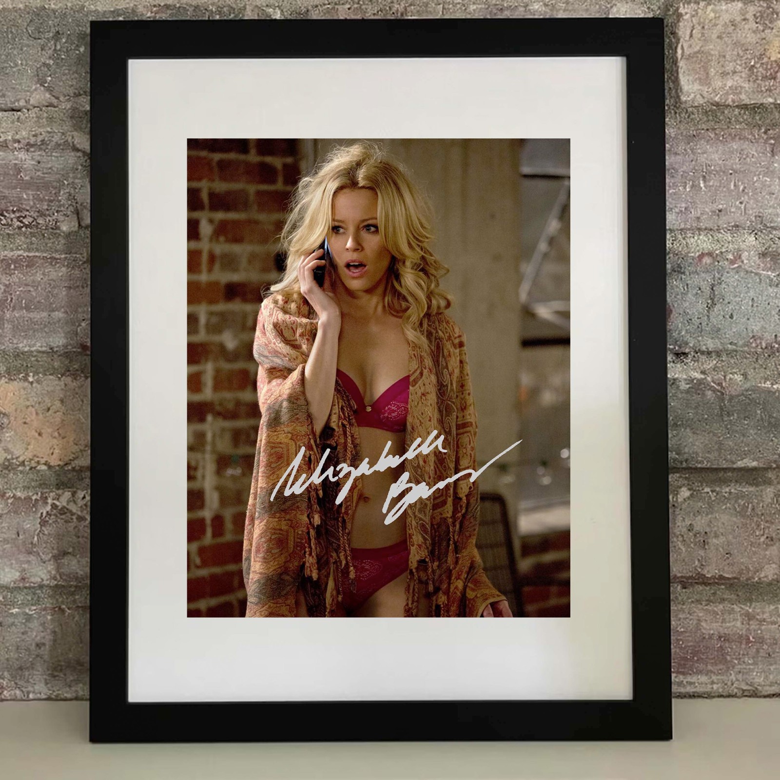 Elizabeth Banks – Autographed Signed REPRINT Photo – Stunning Collector’s Item
