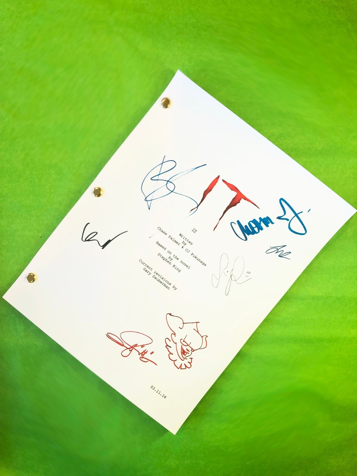 IT Movie Remake 2017 Script Bill Skarsgard Finn Wolfhard Sophia Lillis Autograph