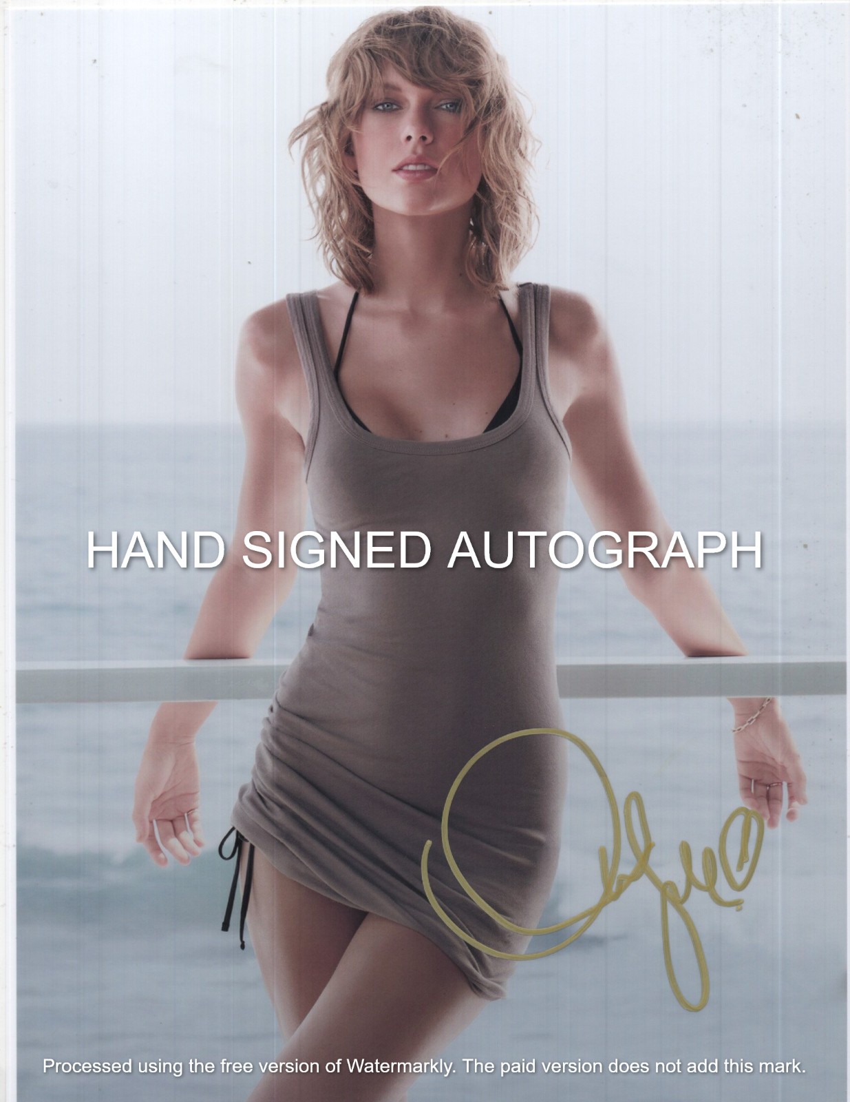 TAYLOR SWIFT AUTOGRAPHED 8 X 11 COLOR PHOTO / COA