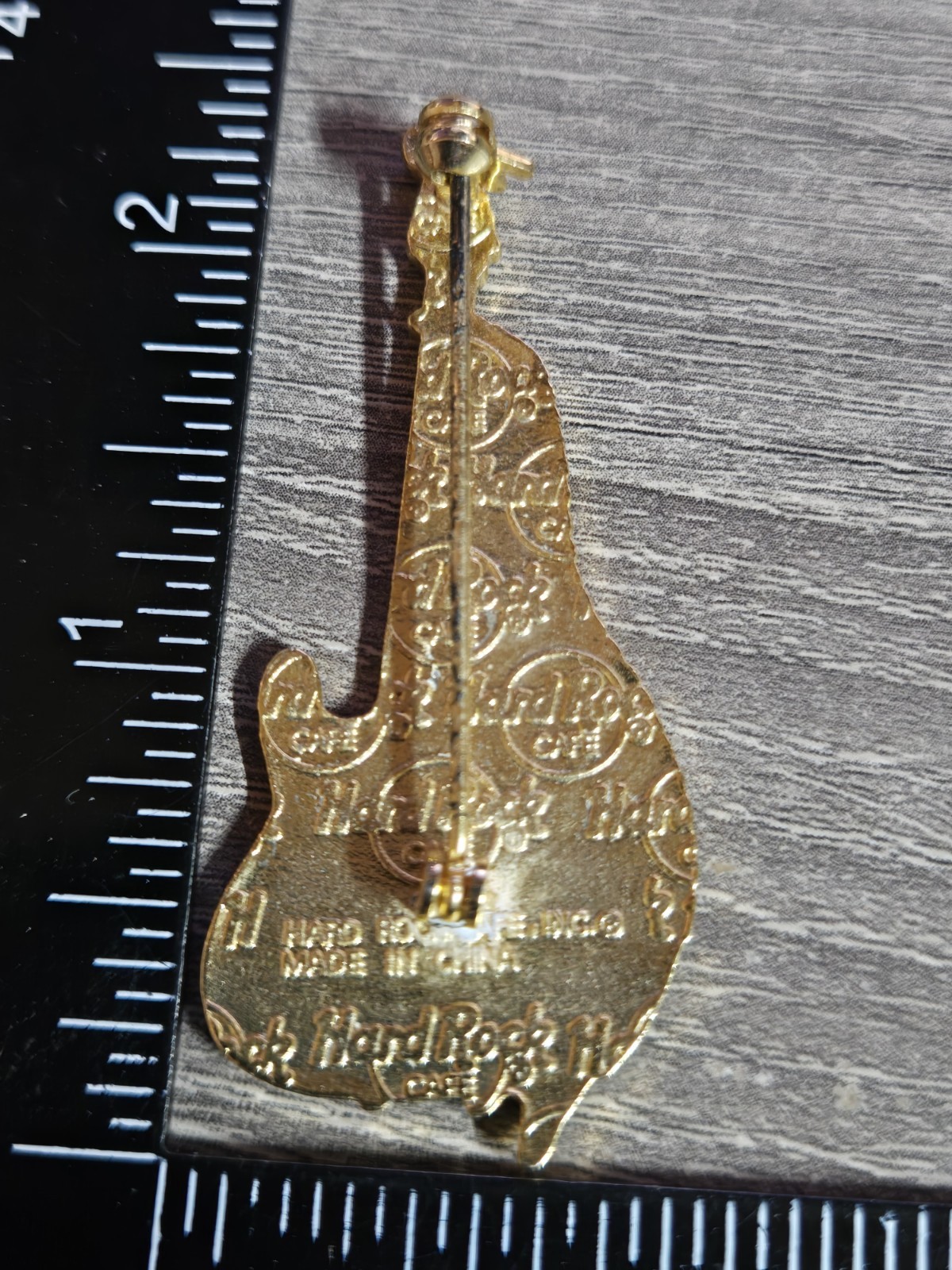 HARD ROCK CAFE ORLANDO GUITAR PIN Alligator Y2