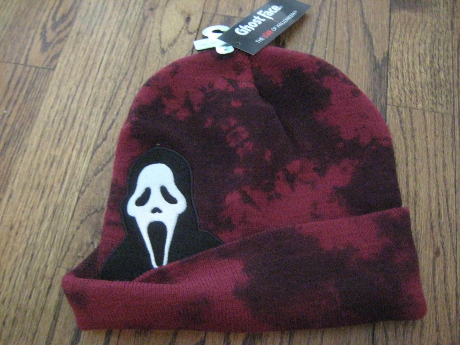 Scream Ghost Face Peeking Red Wash Beanie Halloween Horror Bioworld