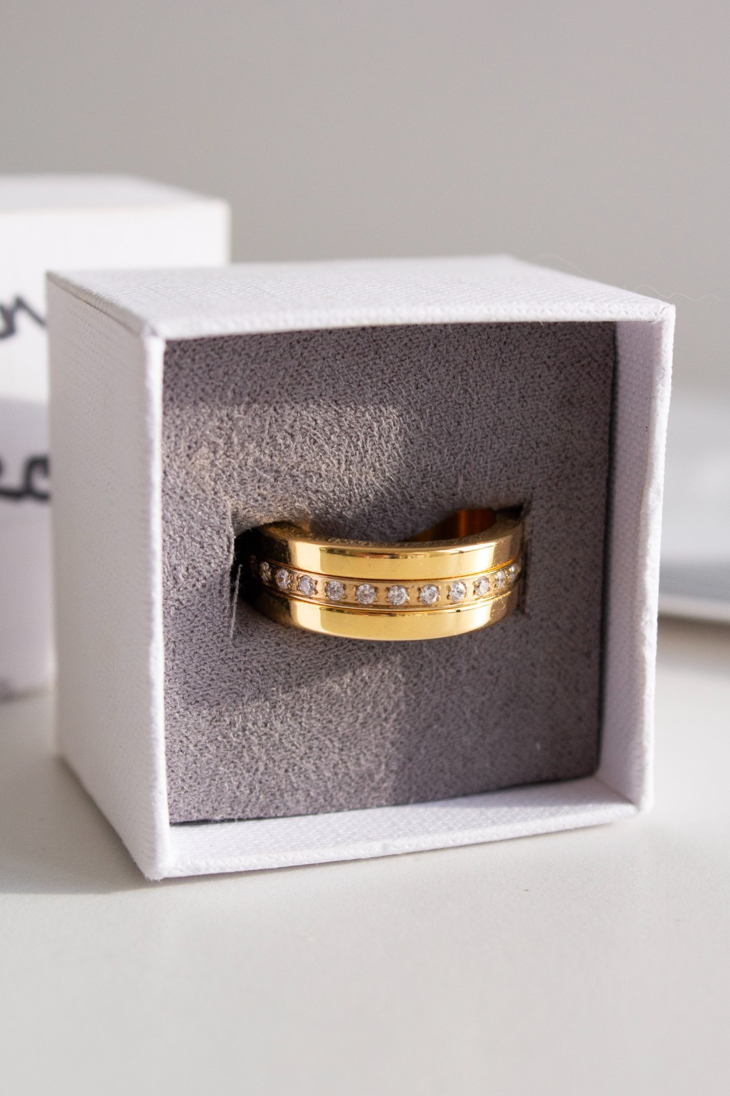 The Crown Elizabeth Debicki Screen Worn Princess Diana Season 6 Gold Ring