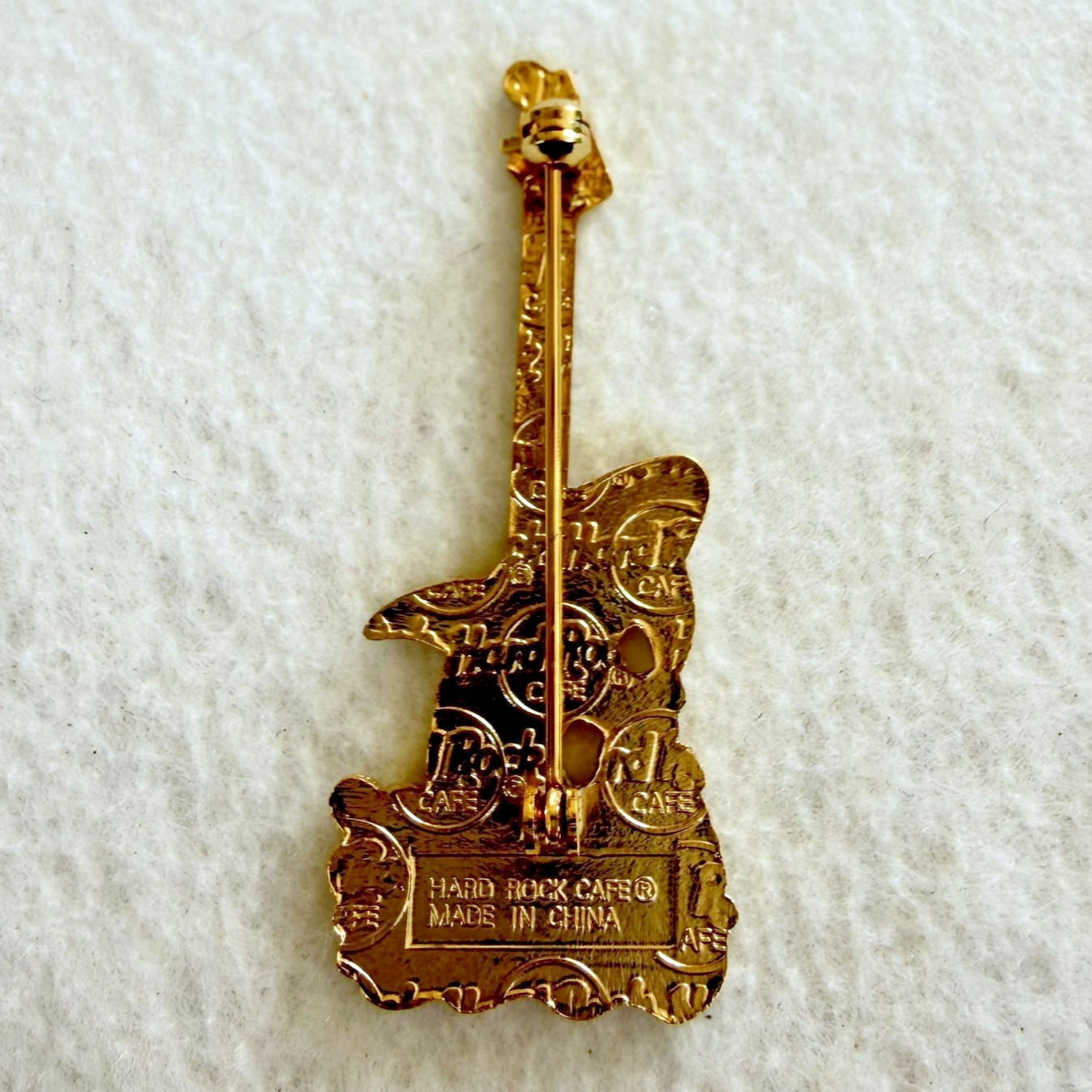 Hard Rock Café SAN DIEGO 1999 Shamu Killer Whale Guitar Pin