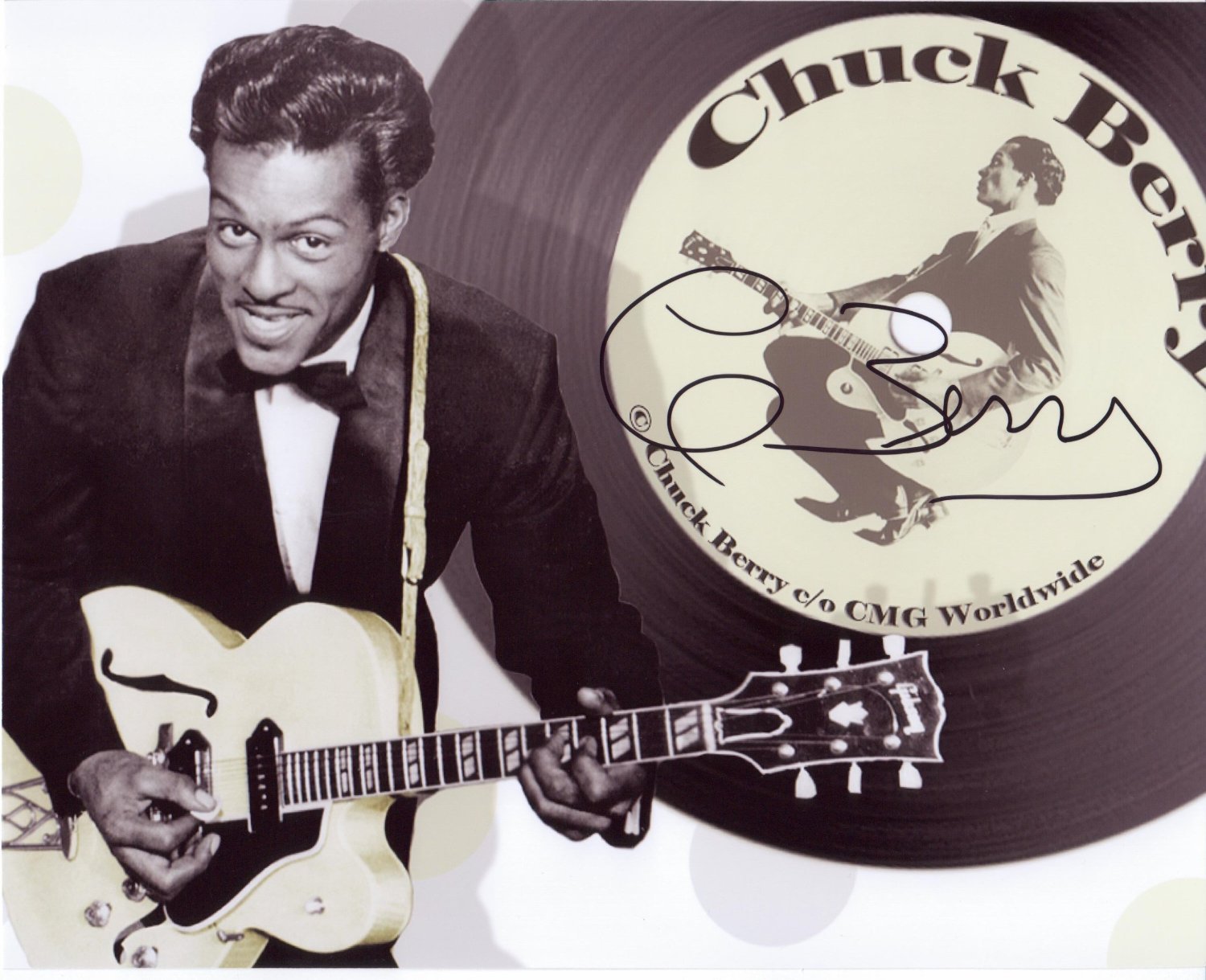CHUCK BERRY 8 x 10 REPRINT PHOTO & REPRINT AUTOGRAPH ON GLOSSY PHOTO PAPER