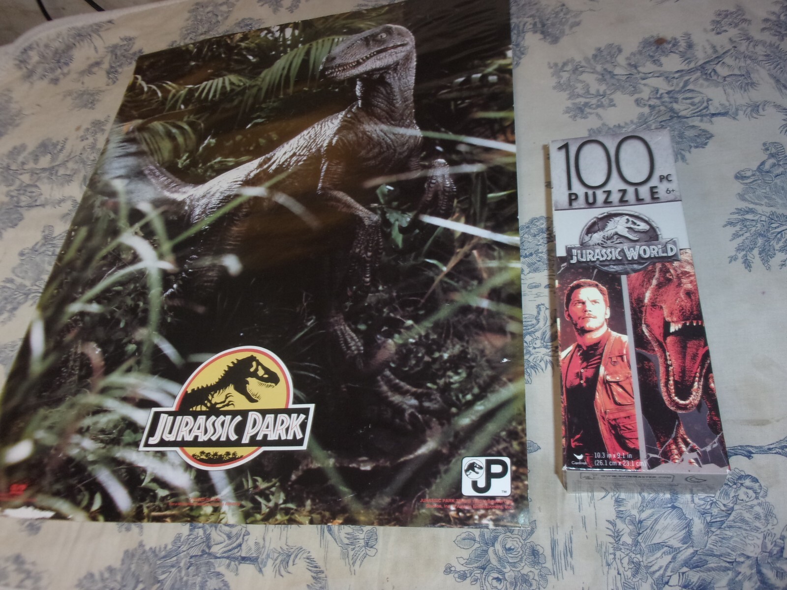 Lot of Jurrasic Park Memorabilia: Poster & Puzzle