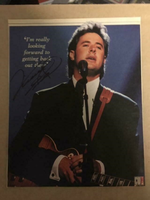 Vince Gill Country Music Boldly Signed 8 1/2 x 10 1/2 Magazine Photo with COA