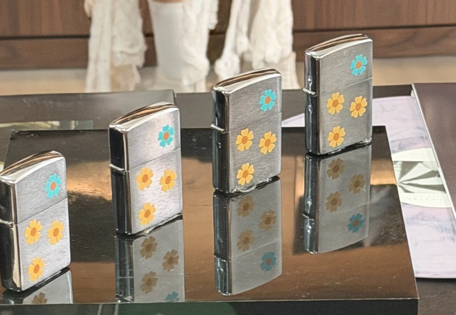 ARIANA GRANDE OFFICIAL ETERNAL SUNSHINE TOUR 2026 ZIPPO LIGHTER SUNFLOWER PETAL