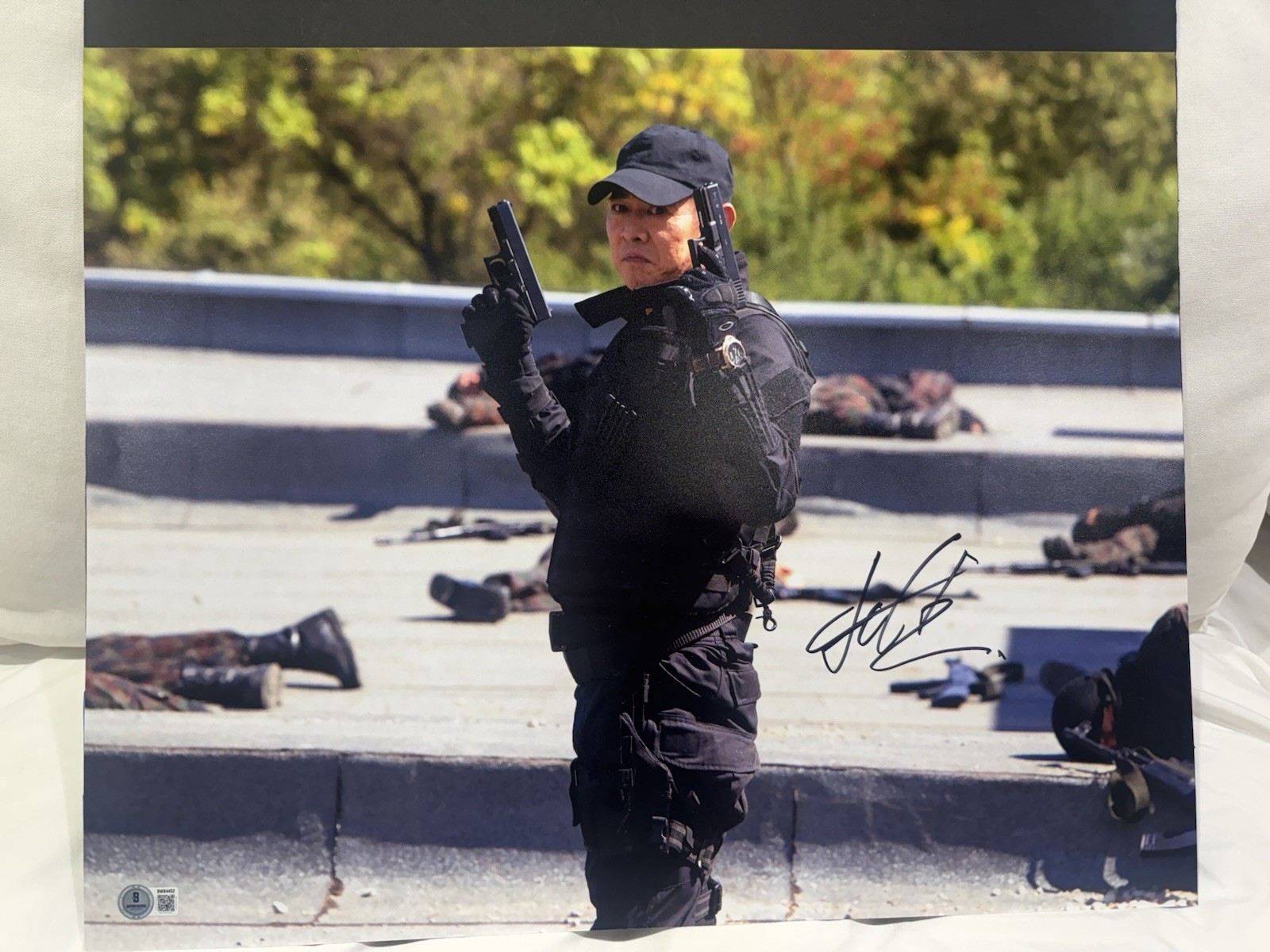 JET LI SIGNED 16X20 EXPENDABLES PHOTO MARTIAL ARTS LEGEND AUTO BECKETT BAS COA