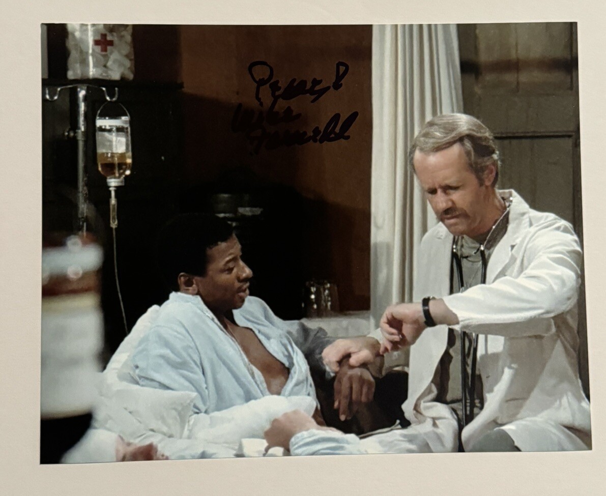 MIKE FARRELL HAND SIGNED 8×10 PHOTO ACTOR AUTOGRAPHED MASH TV STAR VERY RARE COA