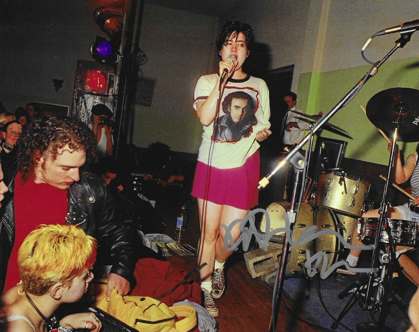 * KATHLEEN HANNA * signed 8×10 photo * BIKINI KILL * COA *