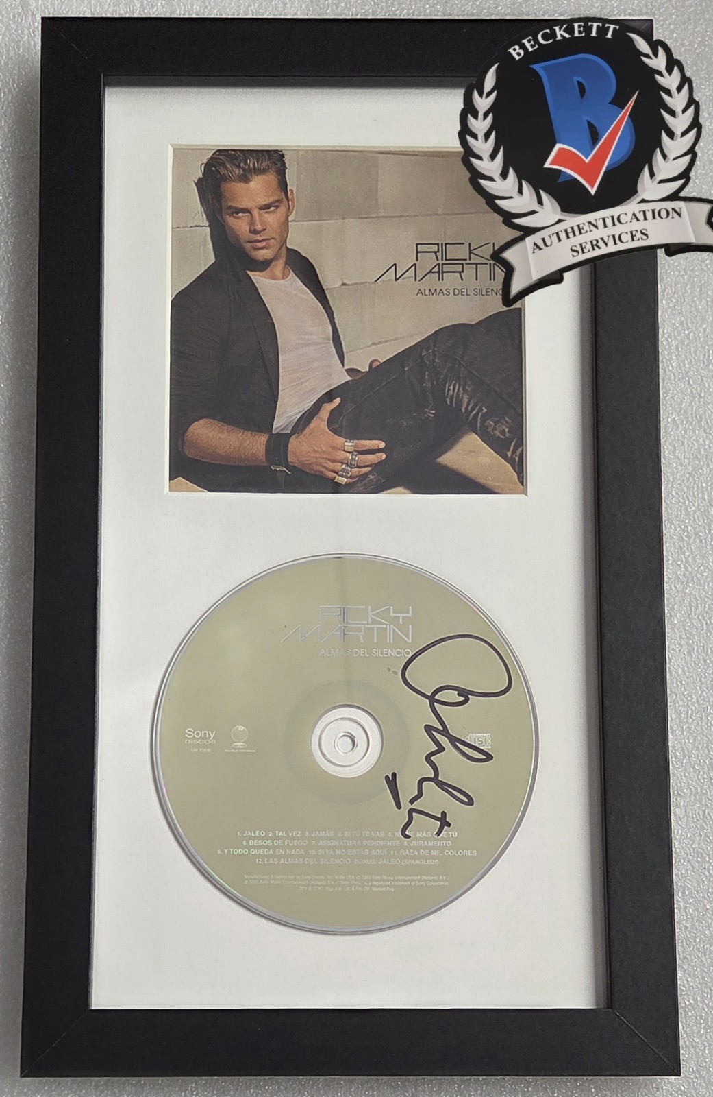 RICKY MARTIN CD DISPLAY AUTOGRAPHED BECKETT BAS COA SIGNED MUSIC PRESENT GIFT
