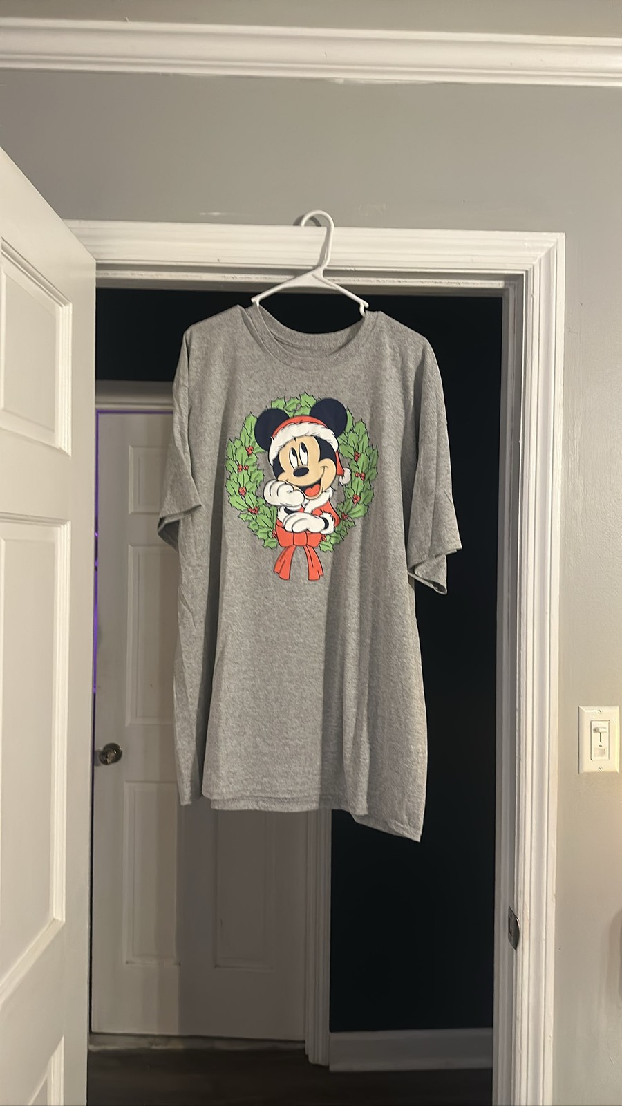 Disney Mickey Mouse Holiday Wreath Tee 2XL Gray