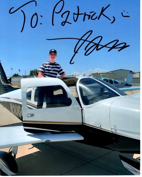IAIN ARMITAGE Signed Autographed 8×10 Photograph – To Patrick