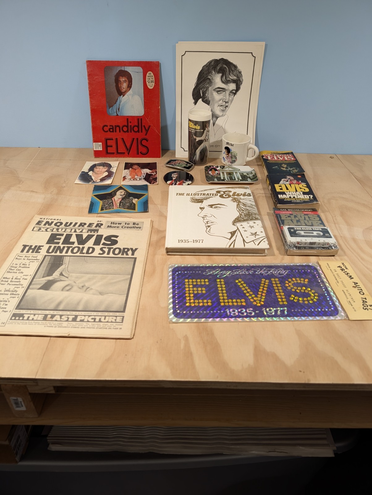(12) Elvis Presley Souvenirs…..Book Magazine Pictures Licence Plate