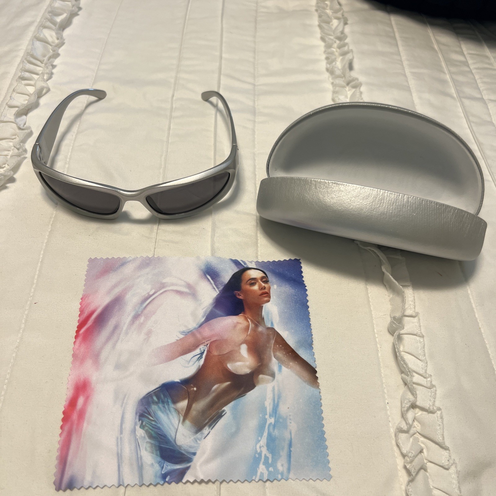 Katy Perry VIP LIFETIMES Tour Silver Sunglasses Concert Merch NEW