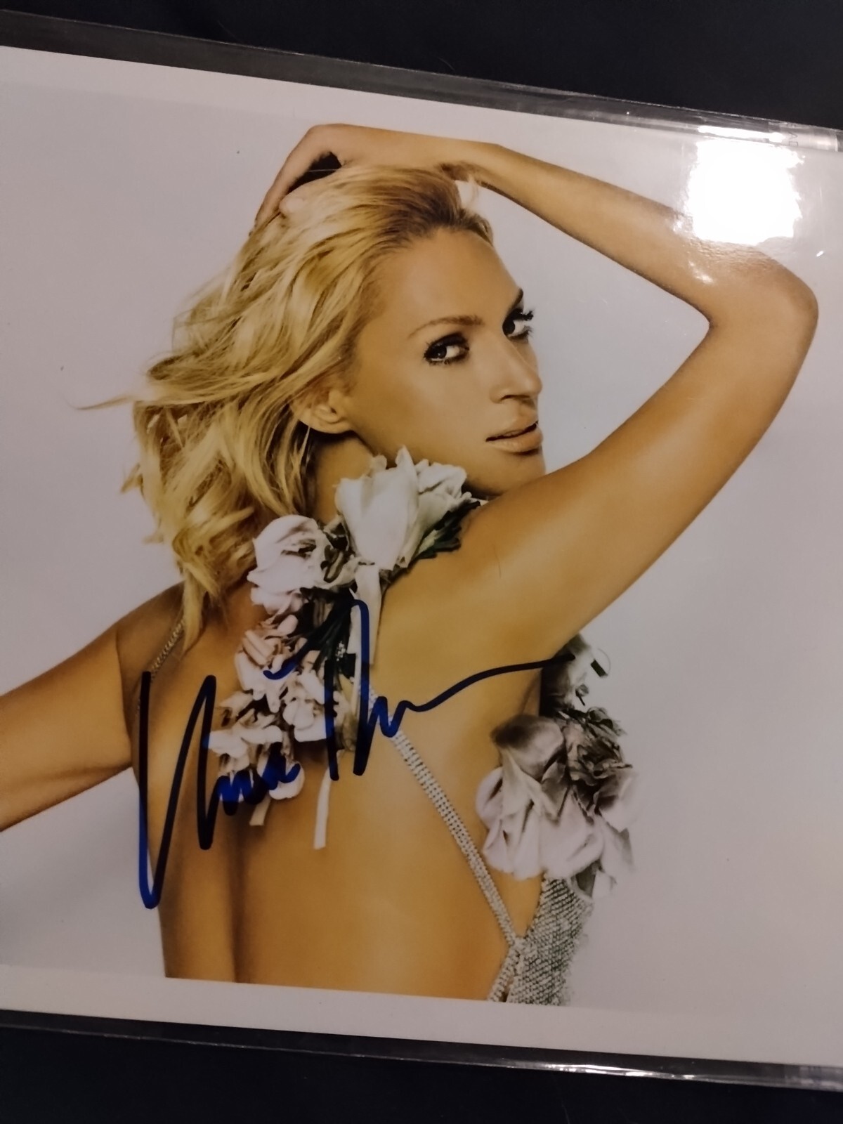 Uma Thurman authentic signed autographed 8×10 photograph COA