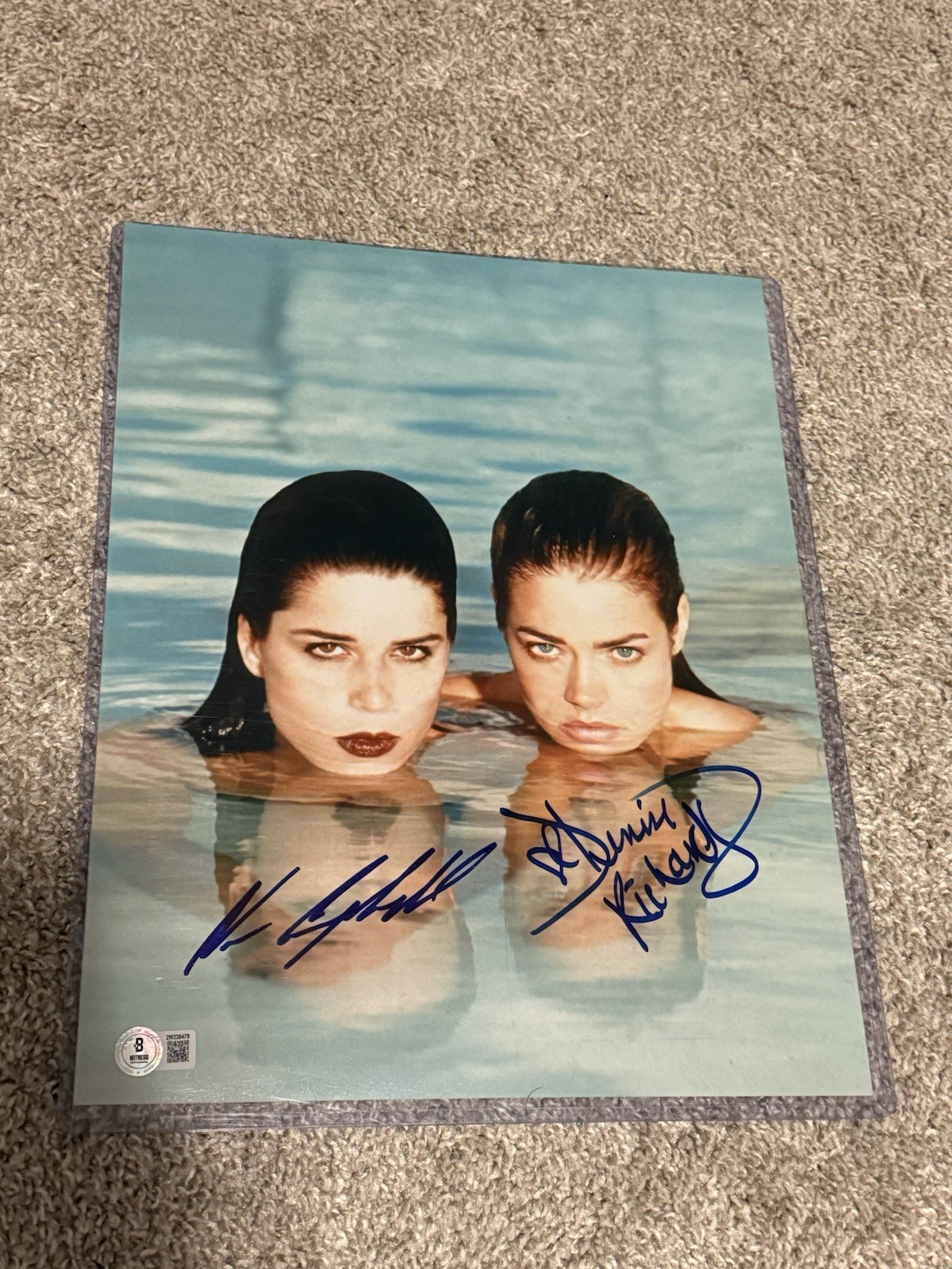 Neve Campbell Denise Richards Signed 11×14 Photo Wild Things Autograph Beckett