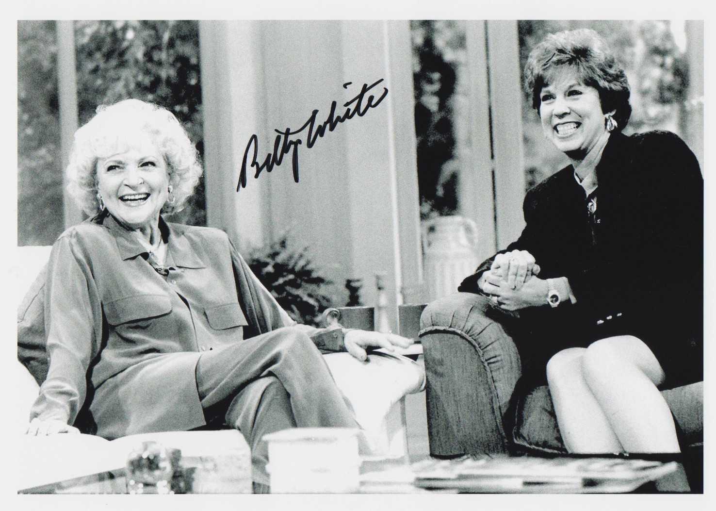 BETTY WHITE hand-signed FANTASTIC 1990’S CANDID 8×10 lifetime coa VICKI LAWRENCE