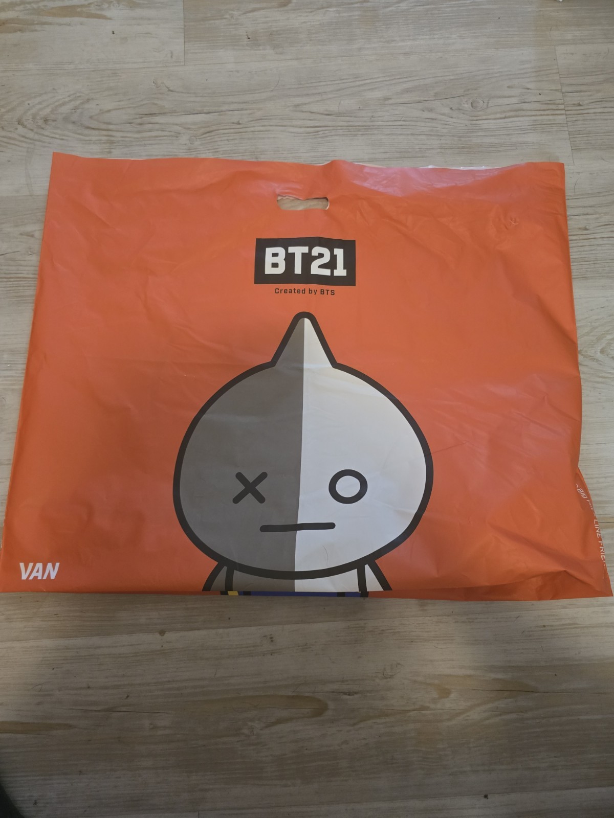 BTS OFFICIAL BT21 x LINE FRIENDS – PLASTIC CARRIER BAG Tata Van LARGE 27″x21″