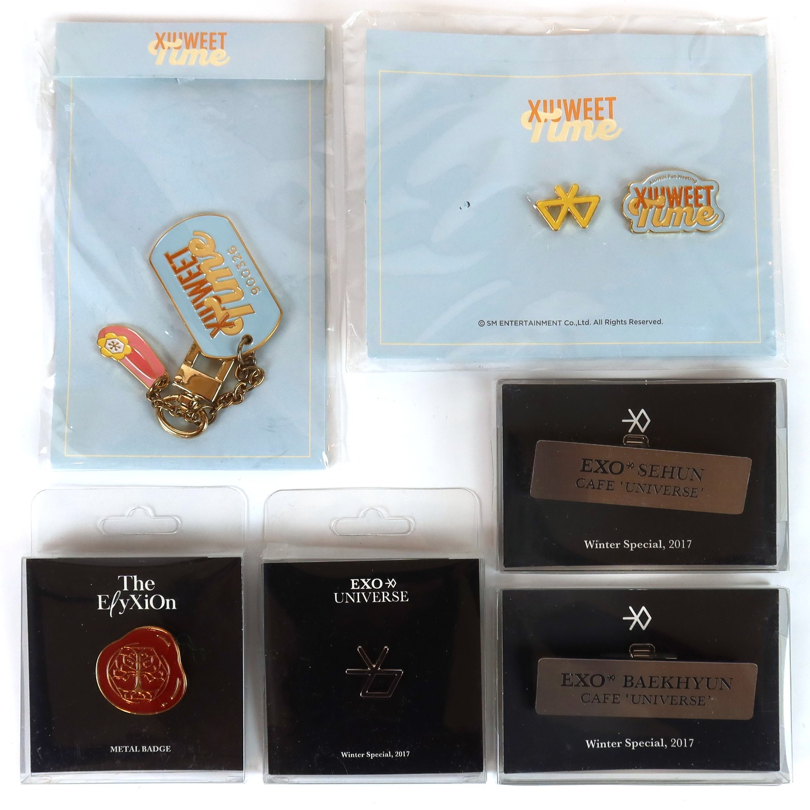 Exo Lot of 25 x SM Official Goods Set Badge Pin Keyring Wristband Etc