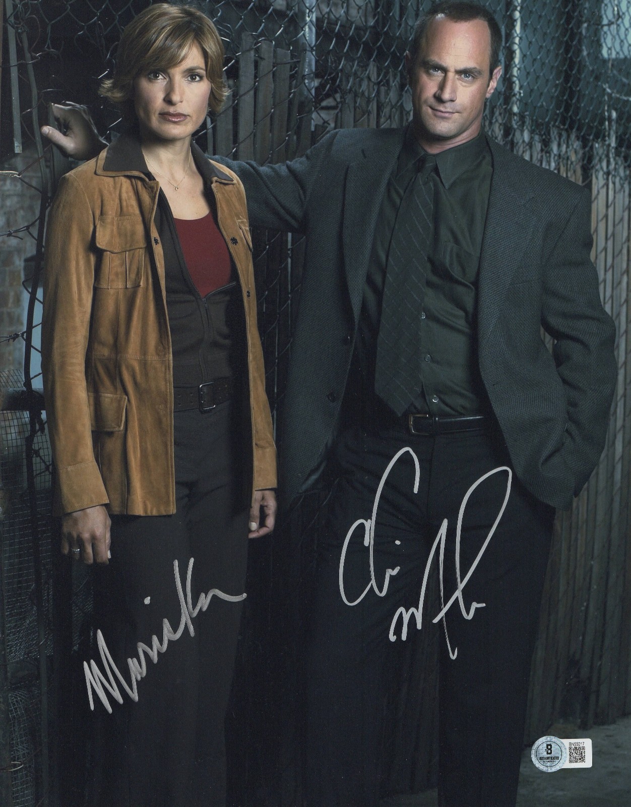 MARISKA HARGITAY CHRIS MELONI SIGNED AUTO LAW & ORDER SVU 11X14 PHOTO BECKETT