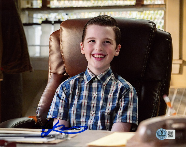 IAIN ARMITAGE SIGNED AUTOGRAPHED 8×10 PHOTO SHELDON YOUNG SHELDON BECKETT BAS