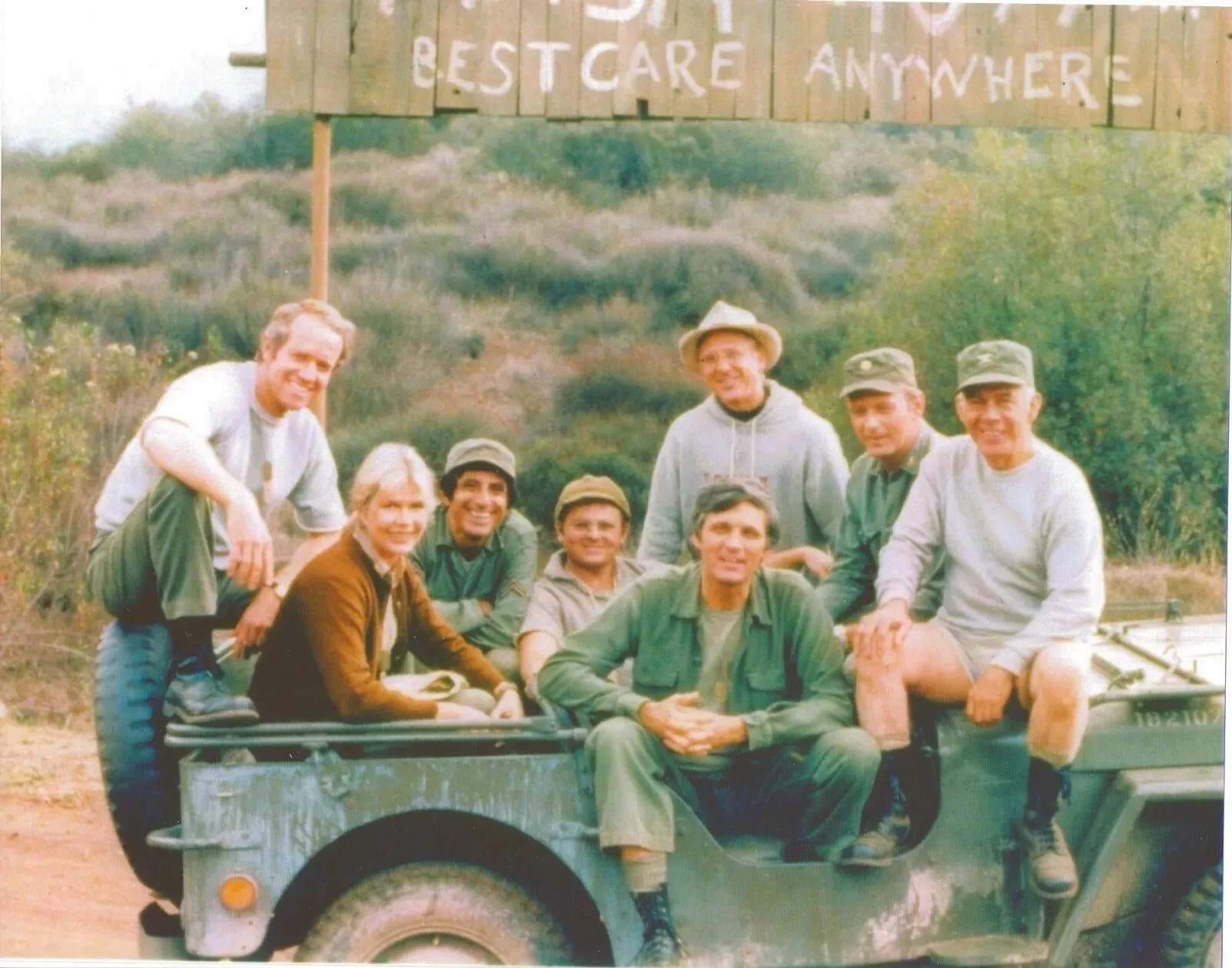 Mash Tv Cast In Jeep 8×10 PHOTO PRINT